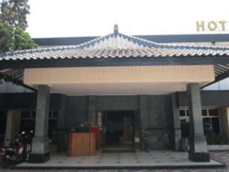 Mutiara Hotel Malang エクステリア 写真