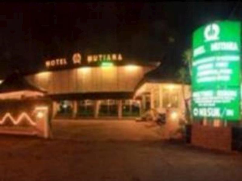 Mutiara Hotel Malang エクステリア 写真